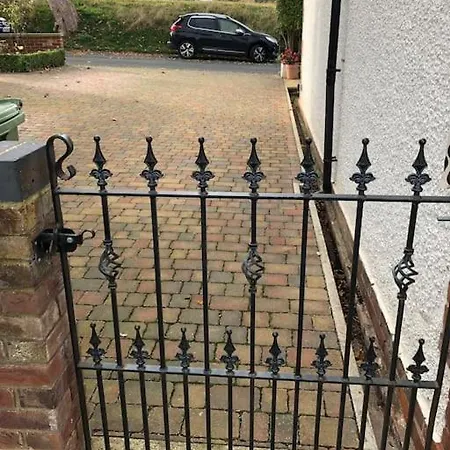 Hideaway Between Coast And Moors In A Beautiful Village Apartment